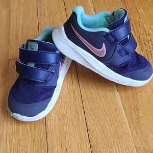 Nike Girls size 6 sneakers